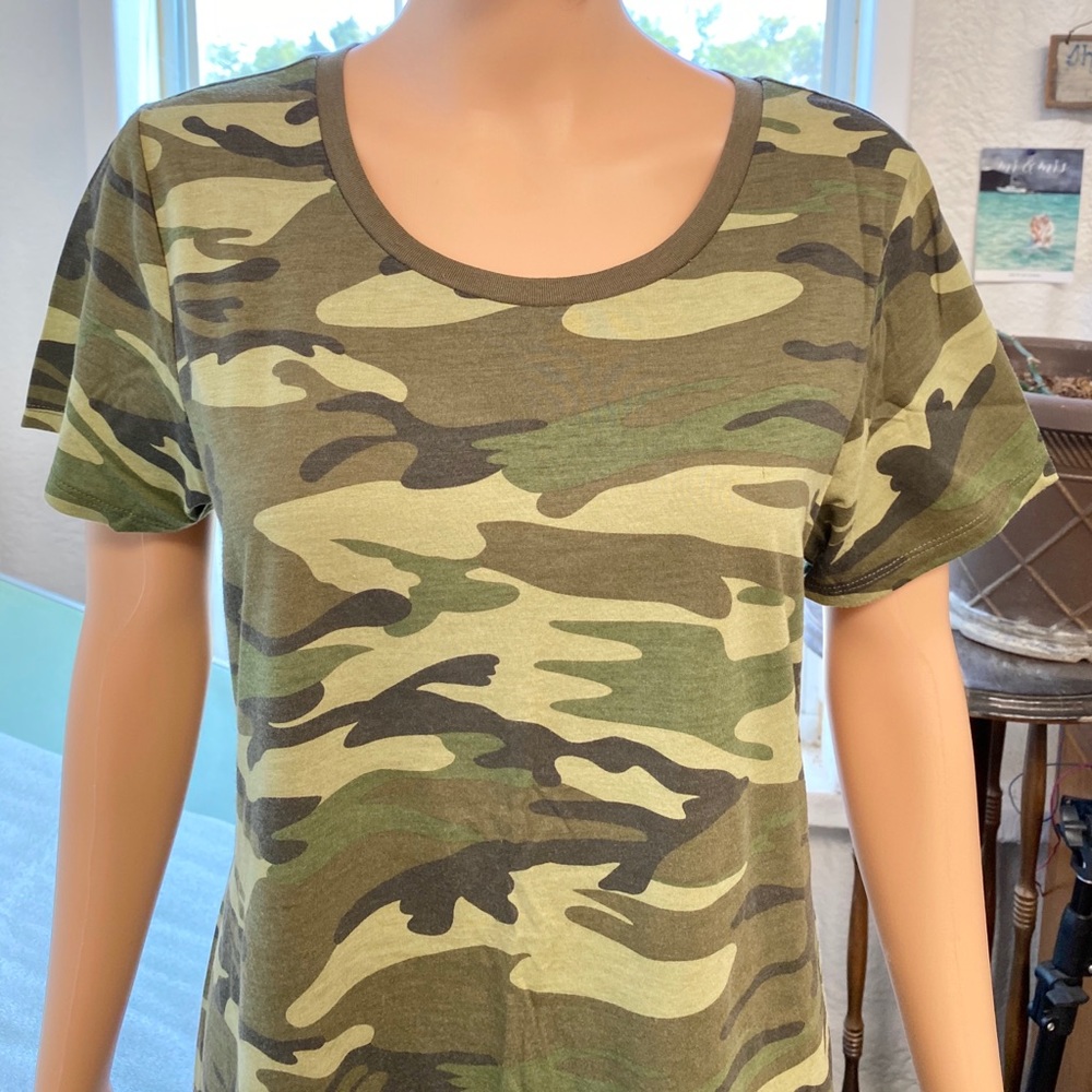 “Ladies Camo” Tee/L, NWOT